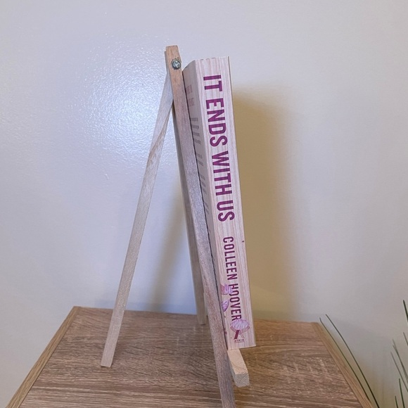 It Ends With Is by Colleen Hoover - Picture 3 of 4